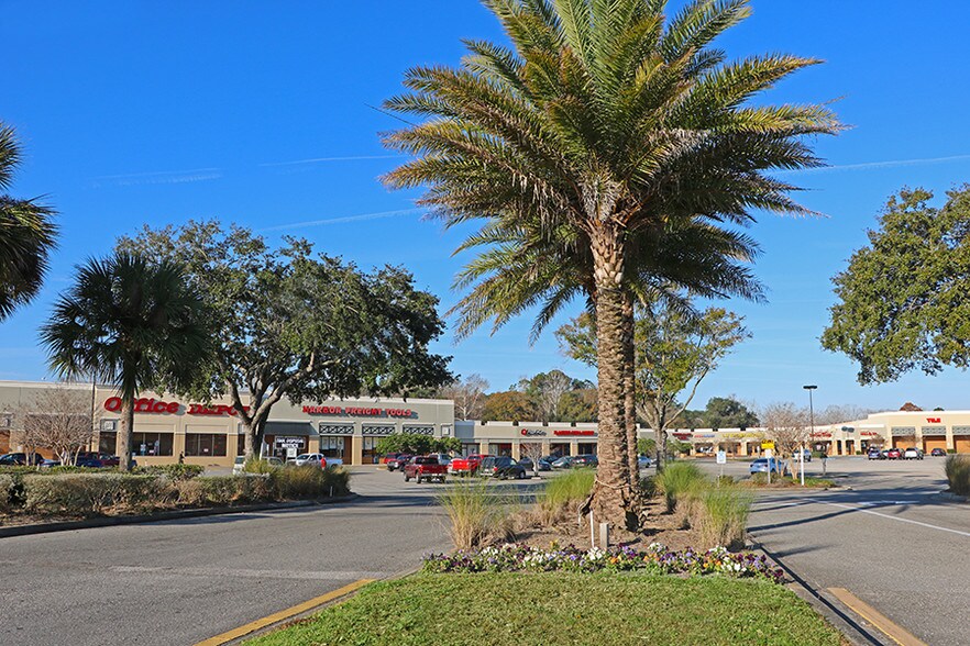 More Photos Of 8102 Blanding Blvd, Jacksonville Unknown For Lease