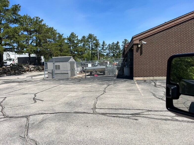 More Photos Of 59 Chennel Dr, Concord Office For Sale