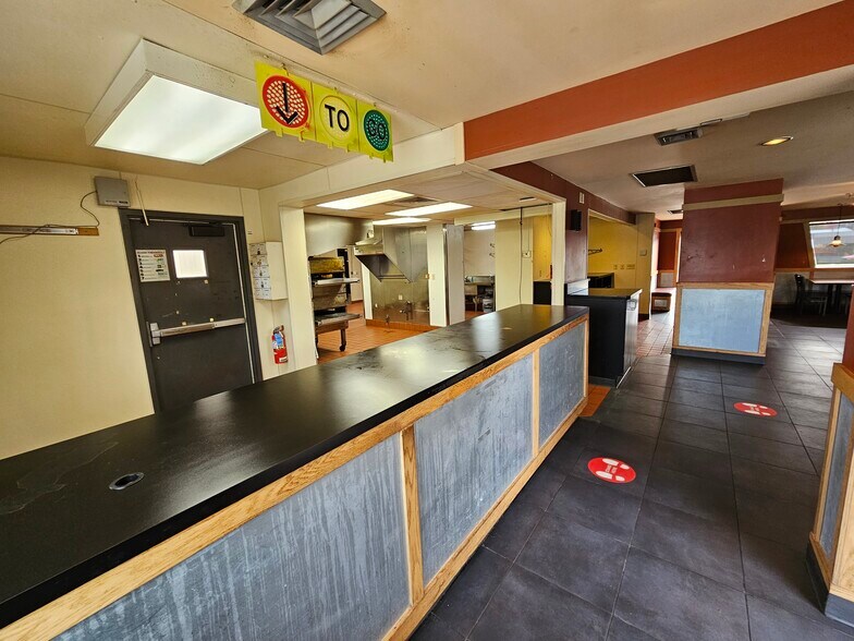 More Photos Of W156N8420 Pilgrim Rd, Menomonee Falls Fast Food For Sale