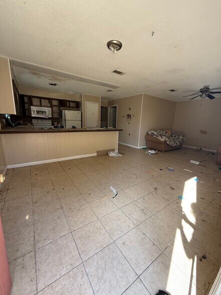 More Photos Of 207-209 Carl St, Leesville Apartments For Sale