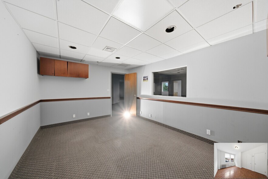 More Photos Of 66-00 66-00 Borden Ave, Maspeth Office For Lease