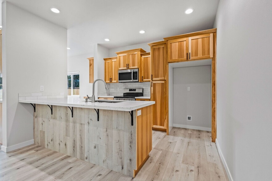 More Photos Of 3619 Green River Rd, Sweet Home Multifamily For Sale