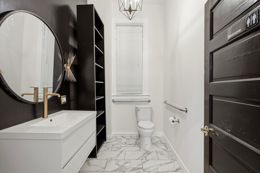 More Photos Of 16 E Main St, Richmond Storefront Retail Office For Lease