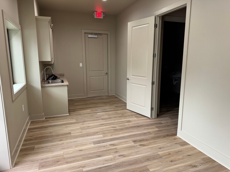 More Photos Of 4230 S Major Dr, Beaumont Warehouse For Lease