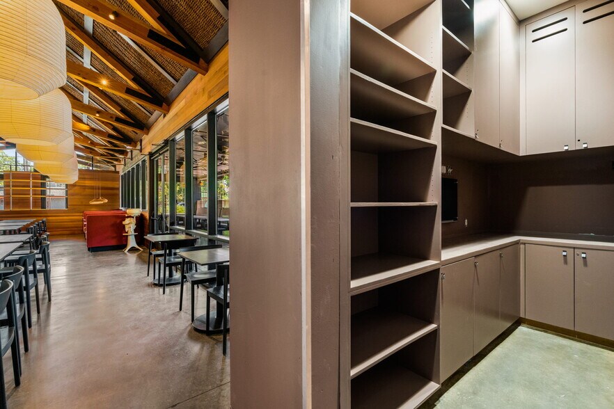 More Photos Of 2708 E Cesar Chavez St, Austin Restaurant For Sale