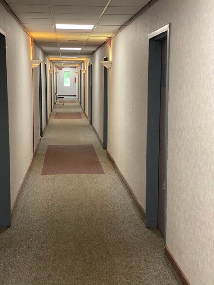 More Photos Of 171 Market Sq, Newington Office For Sale