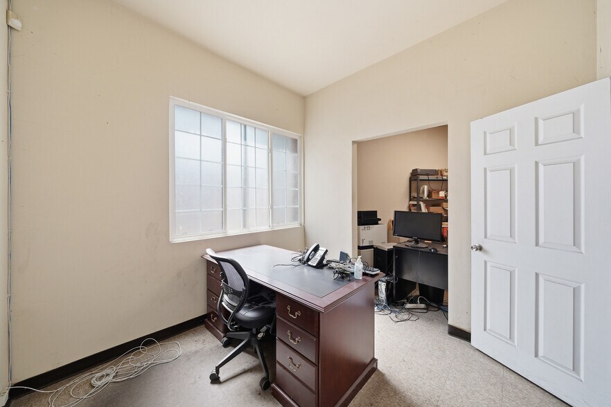 More Photos Of 5413 Washington Blvd, Los Angeles General Retail For Sale