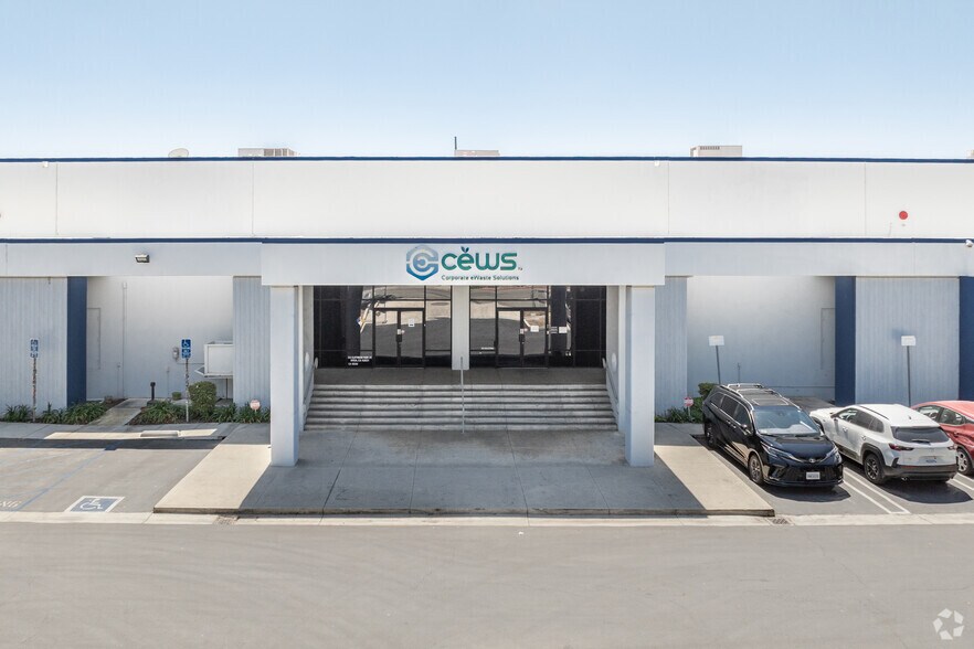 More Photos Of 331-333 Cliffwood Park St, Brea Manufacturing For Lease