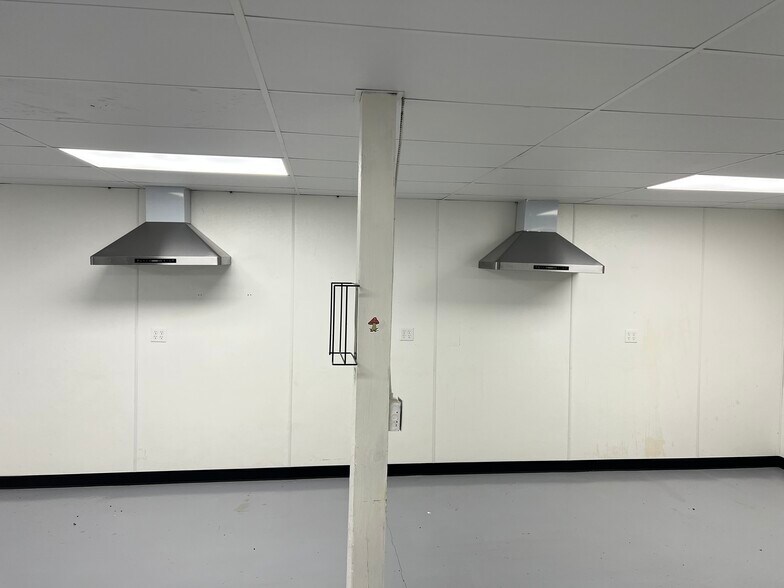 More Photos Of 15148 S 33rd West Ave, Glenpool Manufacturing For Lease