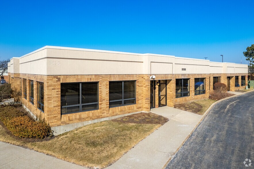 More Photos Of 3115 N Wilke Rd, Arlington Heights Unknown For Lease