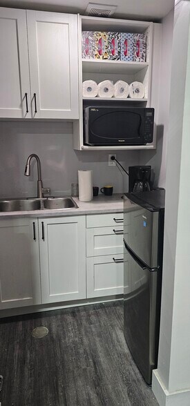 More Photos Of 4450 Corporate Dr, Burlington Warehouse For Lease