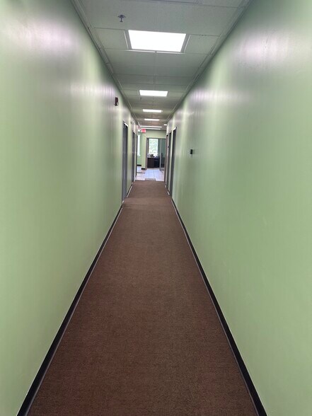 More Photos Of 246 Suffolk Ln, Gardner Manufacturing For Sale