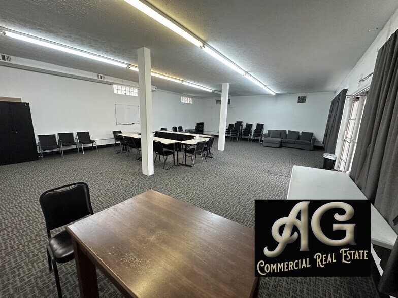 More Photos Of 215 W Chicago St, Lebanon Office For Lease