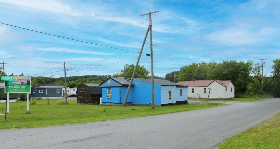 More Photos Of 50 Davis St, Presque Isle Multifamily For Sale