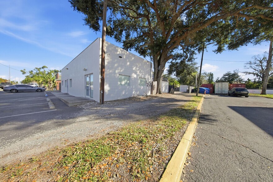 More Photos Of 16415 N Florida Ave, Lutz Warehouse For Sale