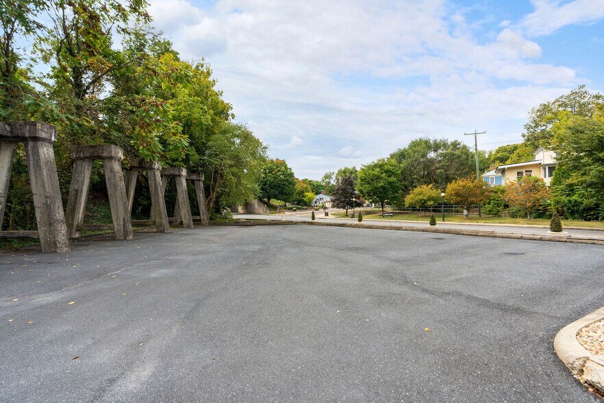 More Photos Of 50 Middlebrook Ave, Staunton Storefront For Sale