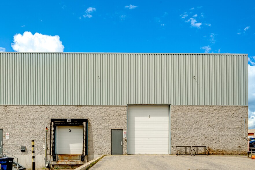 More Photos Of 2900-2976 Rue Joseph-A.-Bombardier, Laval Warehouse For Lease