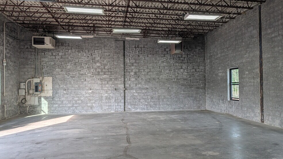 More Photos Of 57 Plainfield Ave, Bedford Hills Warehouse For Lease