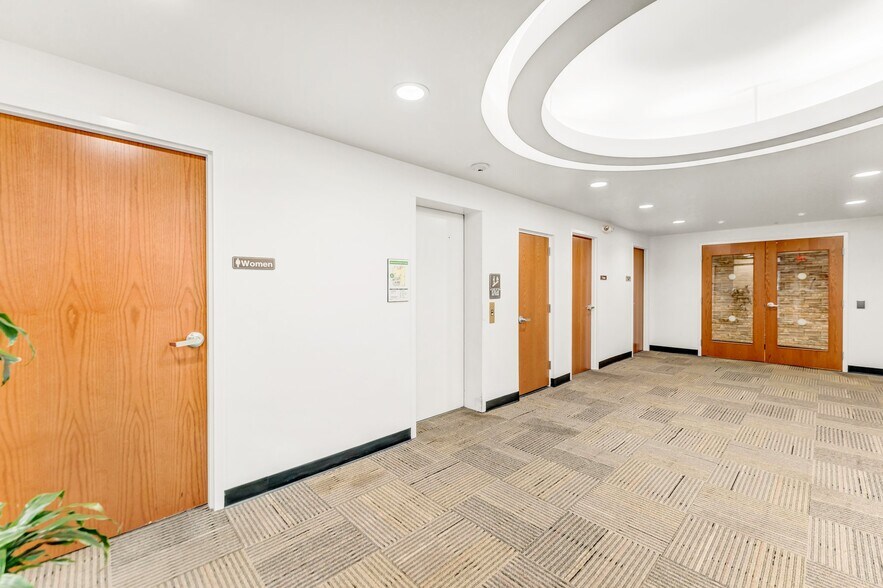 More Photos Of 150 Essjay Rd, Buffalo Office Residential For Lease