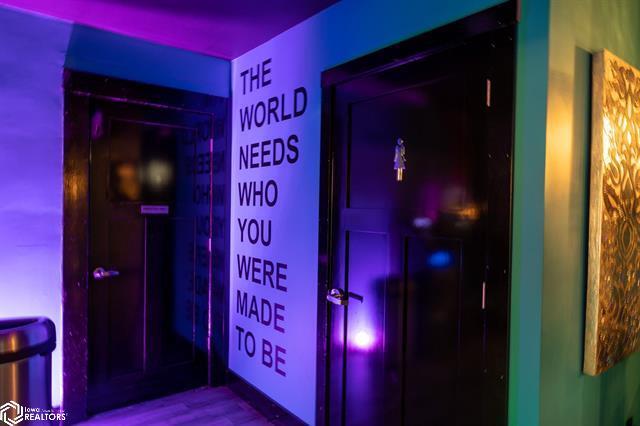 More Photos Of 854 Washington St, Burlington Bar For Sale