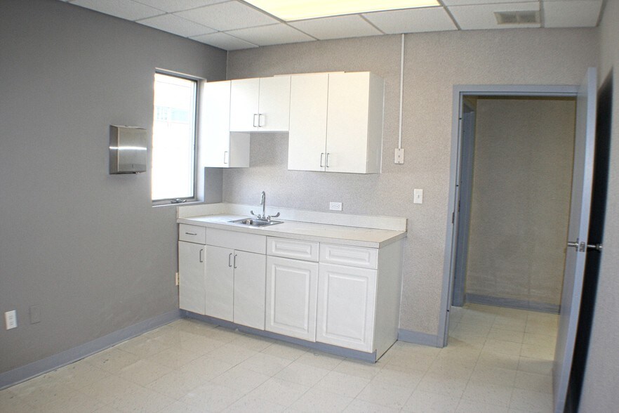 More Photos Of 669 Boston Post Rd, Guilford Medical For Lease