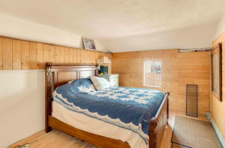 More Photos Of 1216 W Third St, Winslow Showroom For Sale