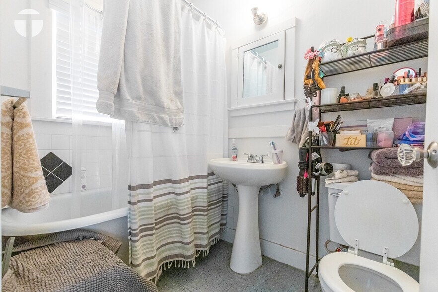 More Photos Of 1821 P St, Sacramento Apartments For Sale