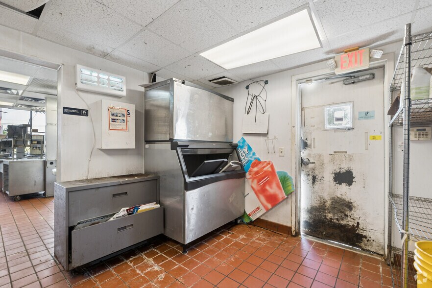 More Photos Of 554 E 8th St, Holland Fast Food For Sale