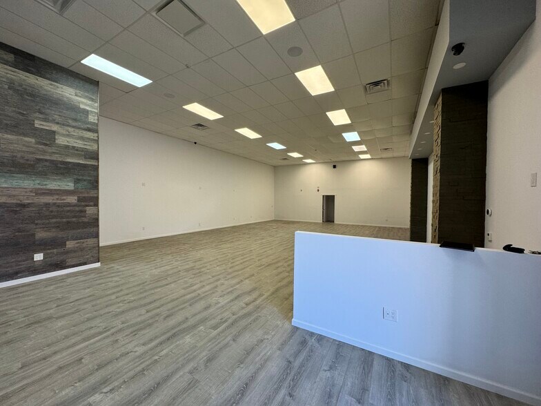 More Photos Of 429 W Main St, Patchogue Freestanding For Lease