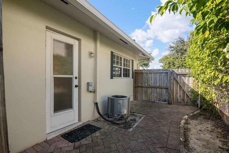 More Photos Of 5230 NE 14th Way, Fort Lauderdale Apartments For Sale