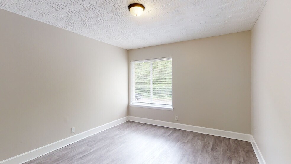 More Photos Of 1001 W 9th St, Russellville Apartments For Sale