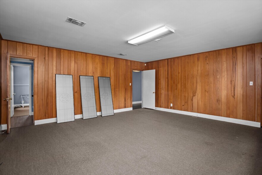 More Photos Of 806 S Timberland Dr, Lufkin Coworking Space