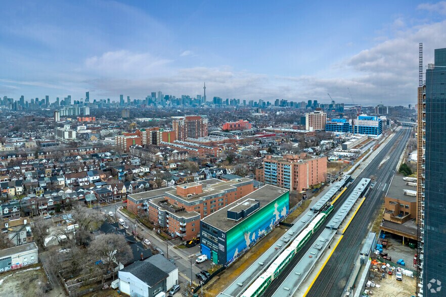 More Photos Of 21 Randolph Ave, Toronto Medical For Lease