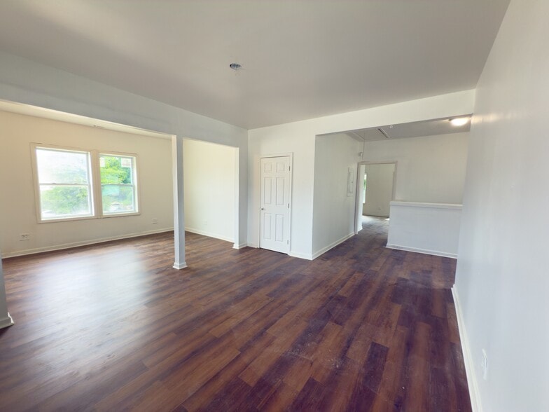 More Photos Of 605 Roberts Dr, Riverdale Office For Sale