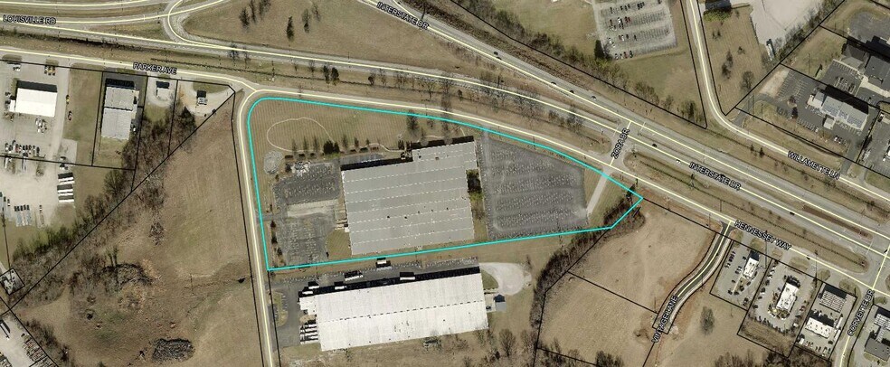 More Photos Of 675 Hennessy Way, Bowling Green Light Distribution For Lease