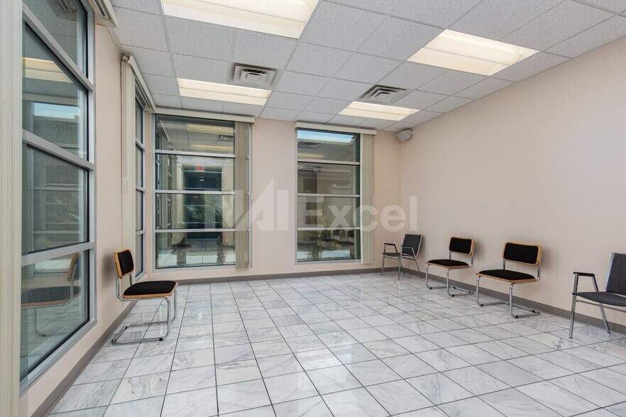 More Photos Of 1669 W Horizon Ridge Pky, Henderson Office For Sale