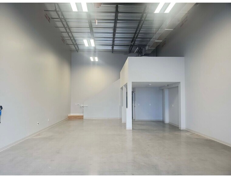 More Photos Of 195 Basik Dr, Naples Warehouse For Sale