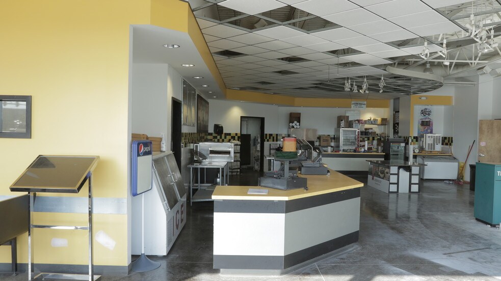 More Photos Of 5700 N 33rd Cir, Lincoln Service Station For Sale