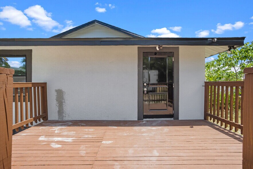 More Photos Of 209 N 14th St, Leesburg Office Residential For Sale