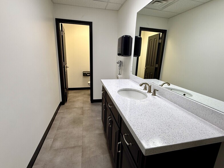 More Photos Of 526 N 400 W, North Salt Lake Office For Sale