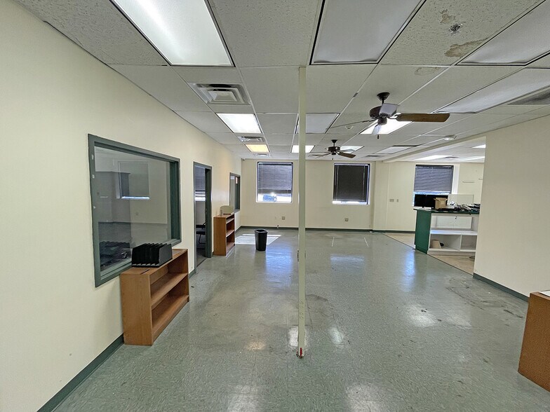 More Photos Of 24-26 Parkway Blvd, York Warehouse For Sale