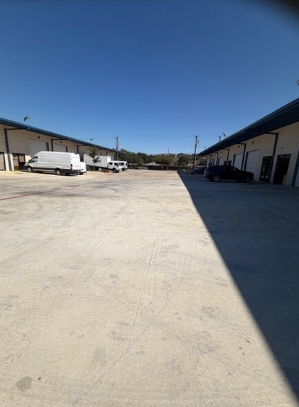 More Photos Of 13215 Judson Rd, San Antonio Showroom For Lease