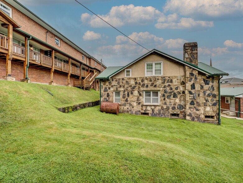 More Photos Of 271 Wallace Cir, Boone Apartments For Sale