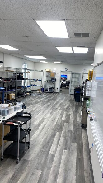 More Photos Of 3131 Westinghouse Blvd, Charlotte Flex For Lease