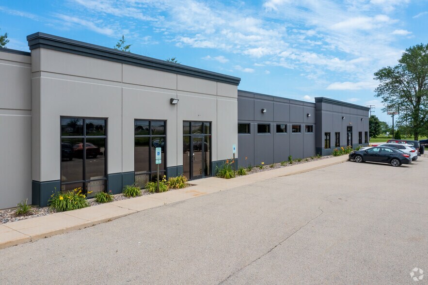 More Photos Of 2705 S Lake Park Rd, Appleton Industrial For Lease