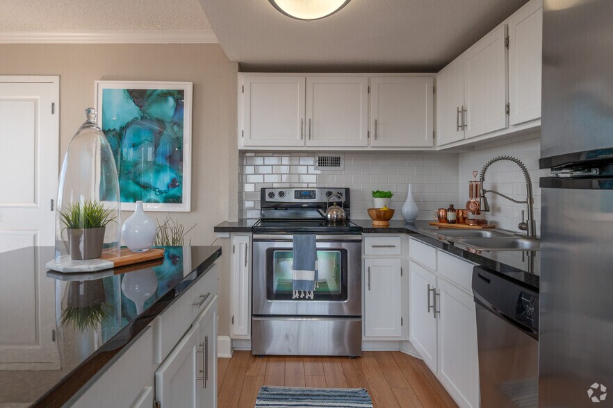 More Photos Of 1617 Fannin St, Houston Multifamily For Sale