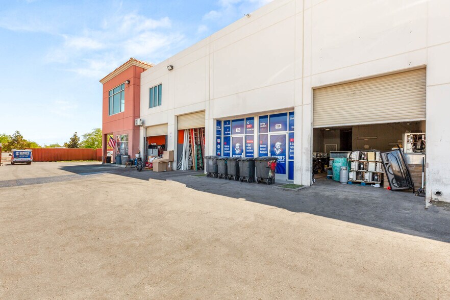 More Photos Of 4570 Donovan Way, North Las Vegas Light Distribution For Sale