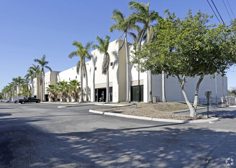 More Photos Of 8305 NW 27th St, Doral Distribution For Lease