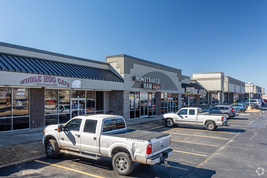 More Photos Of 1400 SE Walton Blvd, Bentonville Unknown For Lease