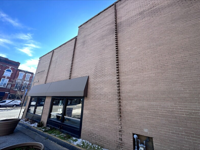 More Photos Of 109 Market St, Wilmington Restaurant For Sale